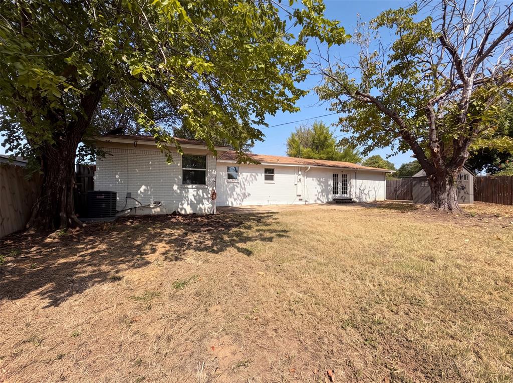 832 Central Drive Property Photo 5
