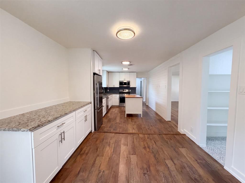 832 Central Drive Property Photo 9