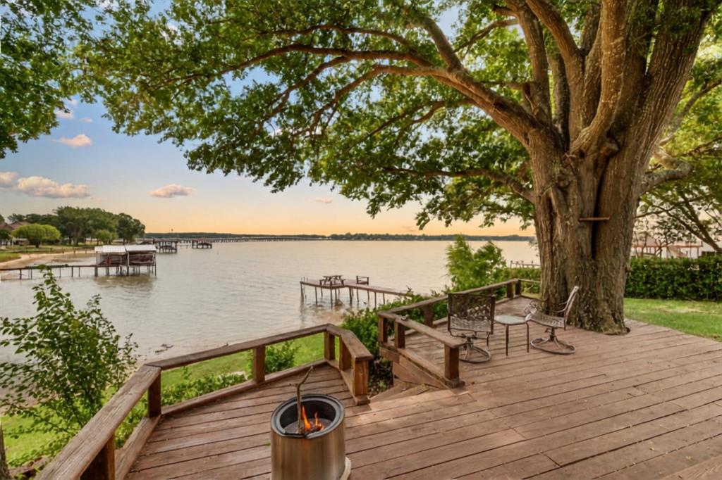 211 Lake Front Drive Property Photo 1