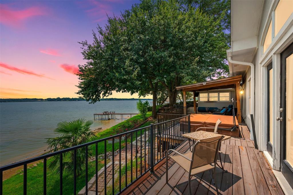 211 Lake Front Drive Property Photo 3