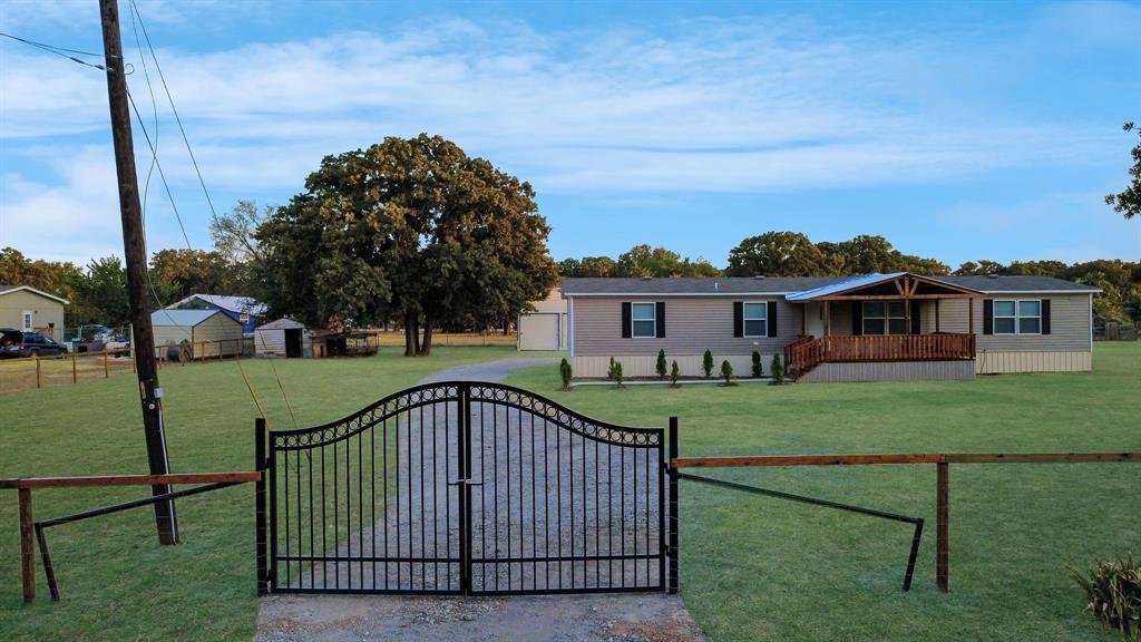 1800 County Road 2105 Property Photo 1