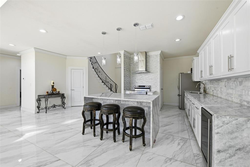 7725 Lakeview Circle Property Photo 4