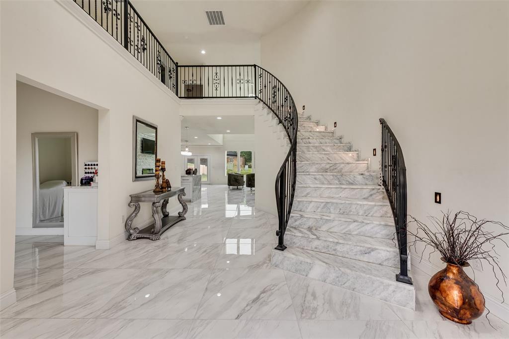 7725 Lakeview Circle Property Photo 7