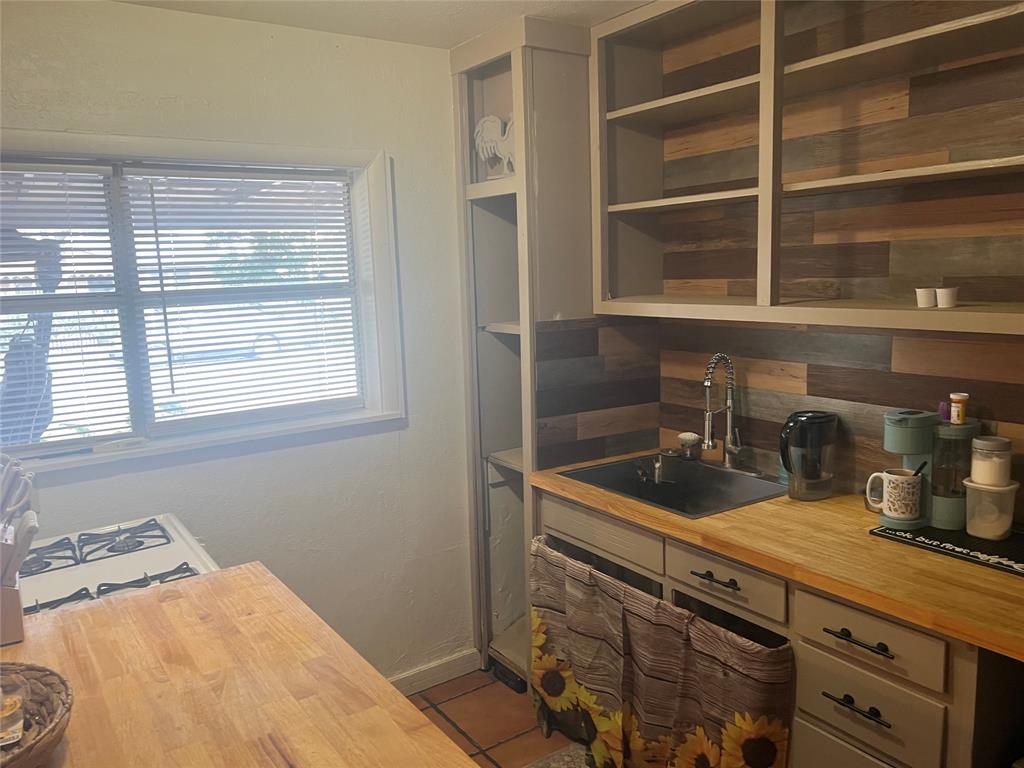 213 Drinkard Property Photo 2