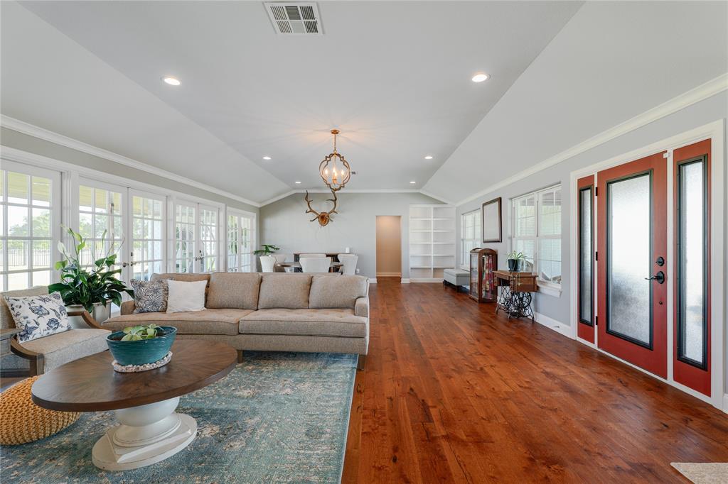 608 Bush Drive Property Photo 4