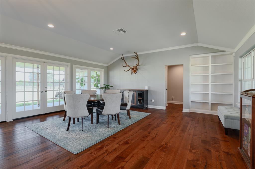 608 Bush Drive Property Photo 6