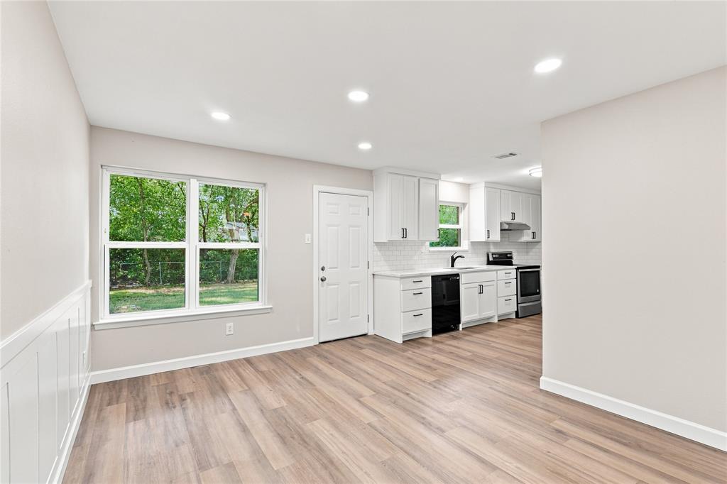 2730 Ridgewood Street Property Photo 8