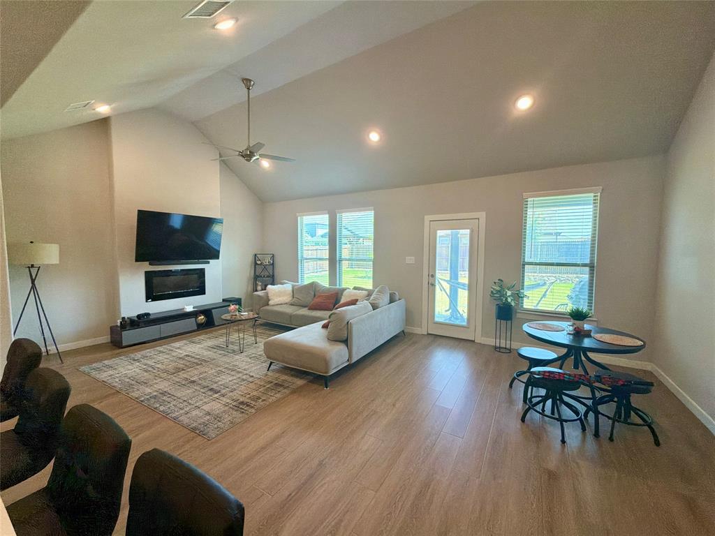 2417 Mankato Drive Property Photo 10