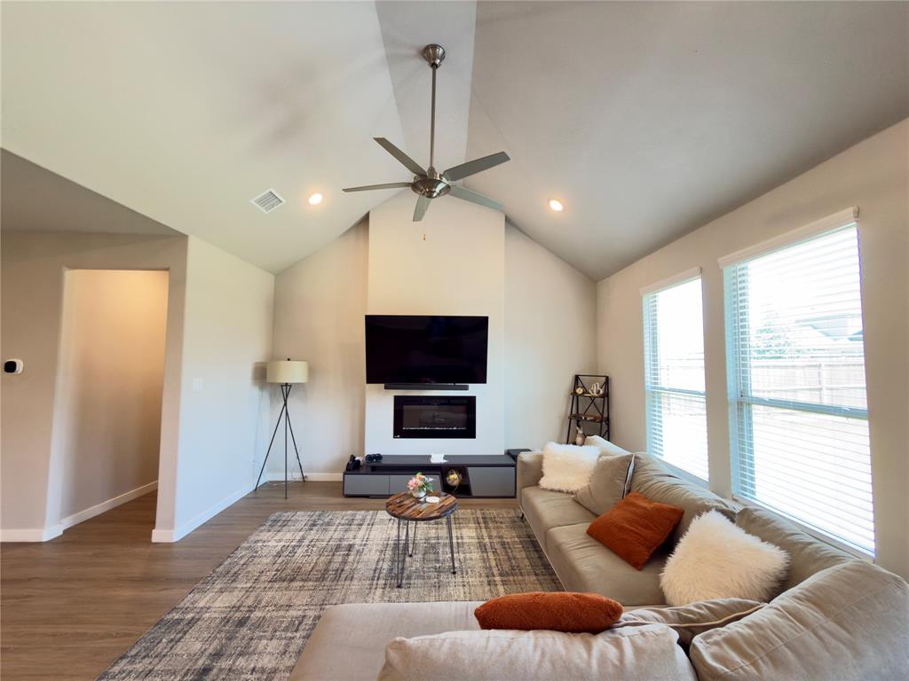 2417 Mankato Drive Property Photo 11
