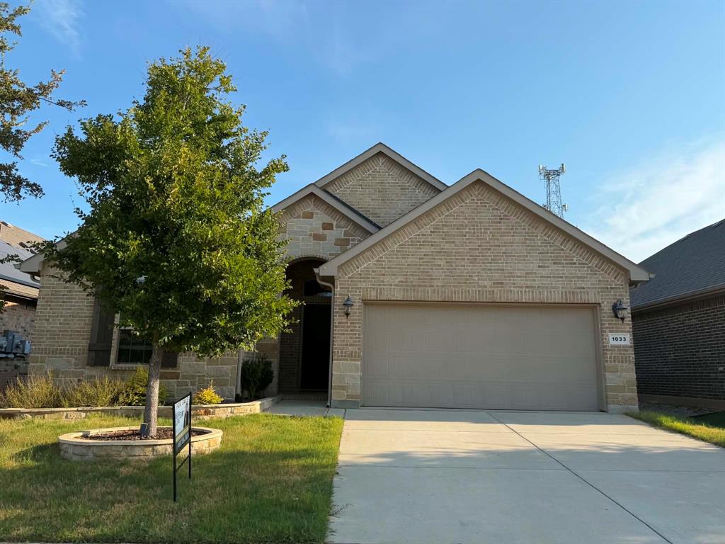 1033 Almond Street Property Photo 1
