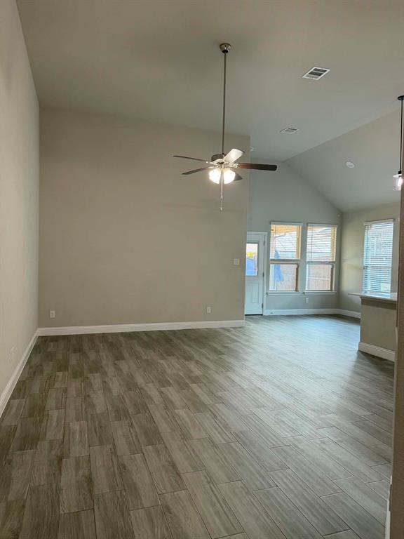 1033 Almond Street Property Photo 4