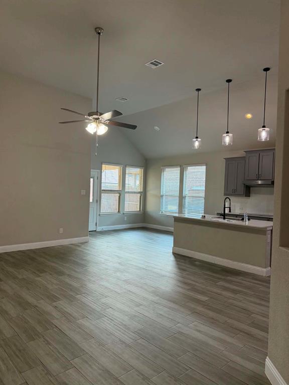 1033 Almond Street Property Photo 5