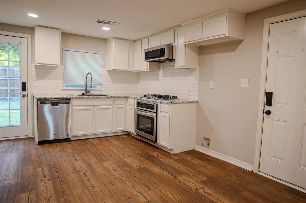 117 E Division Street Property Photo 3