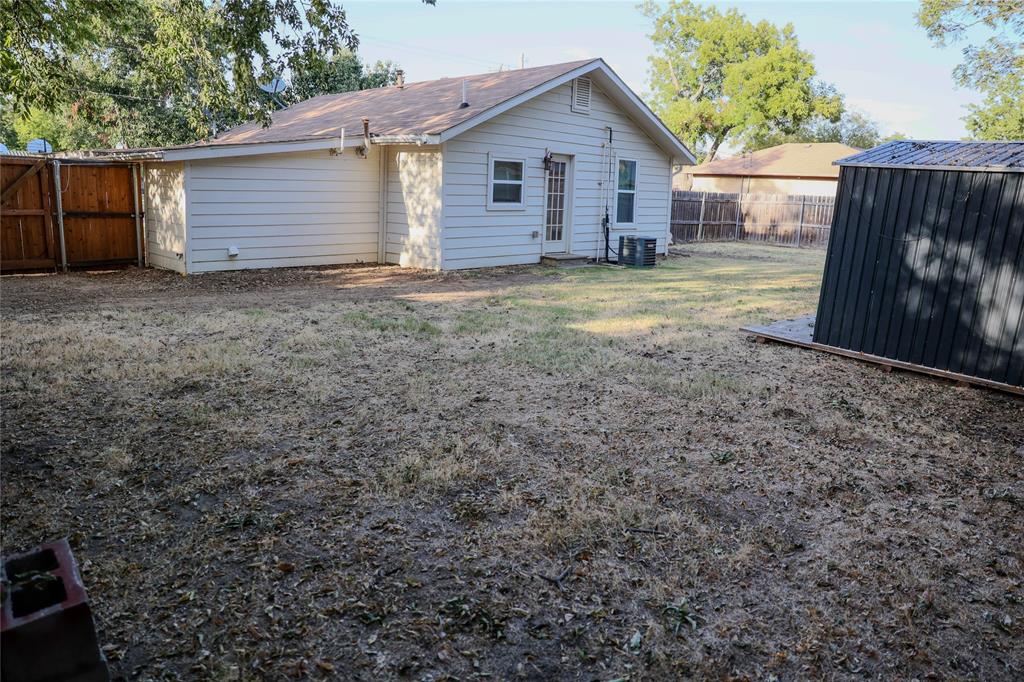 117 E Division Street Property Photo 11
