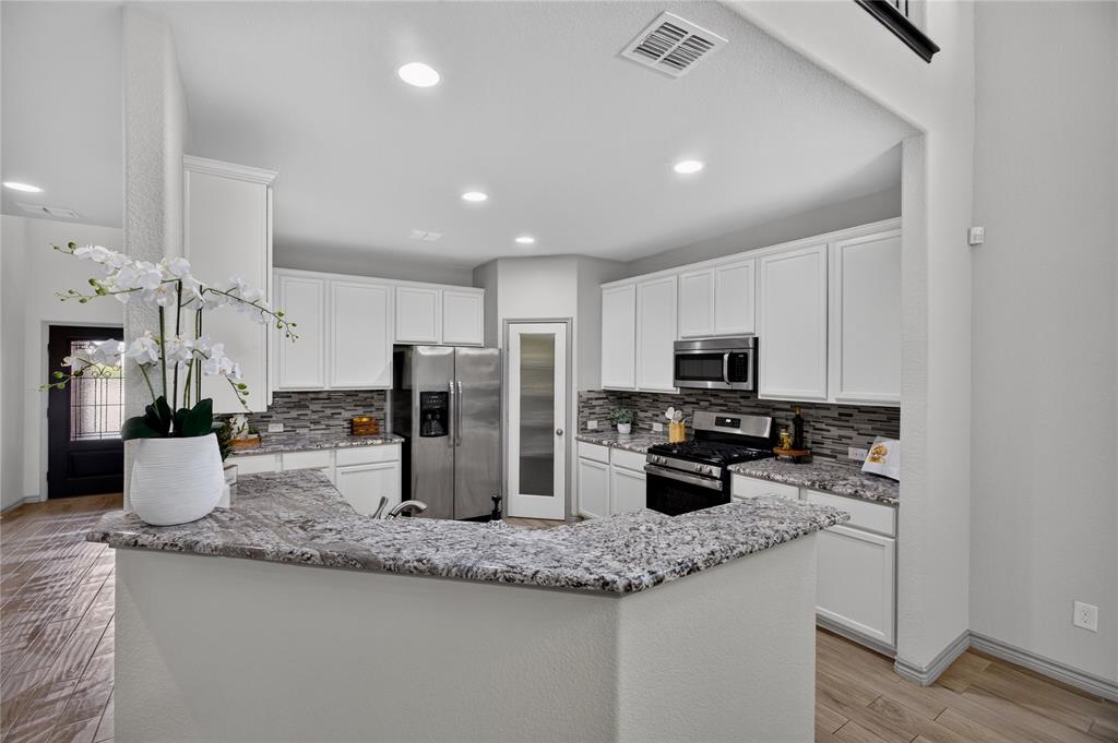 8209 Spruce Meadows Drive Property Photo 11