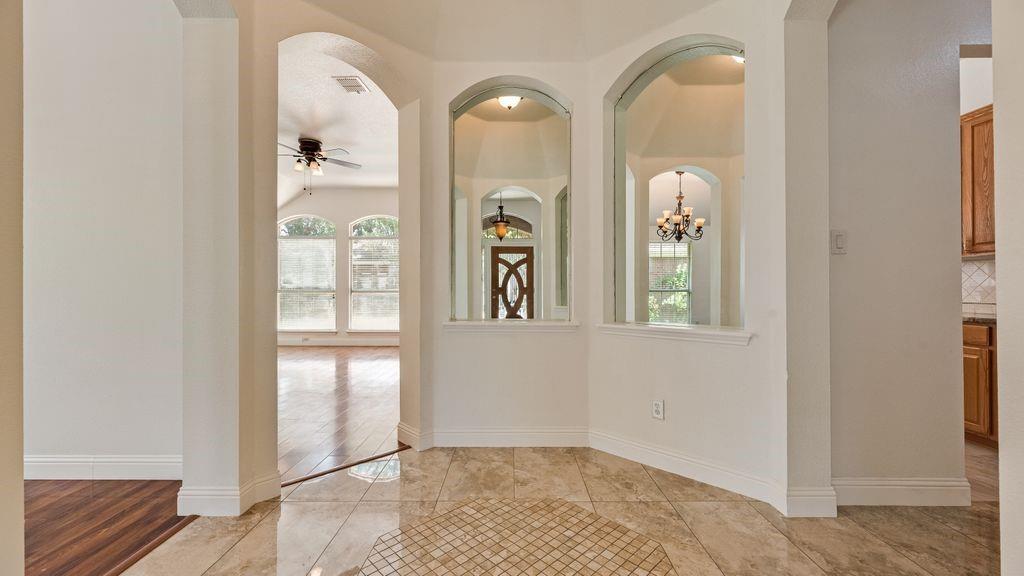 2311 Forest Park Circle Property Photo 3