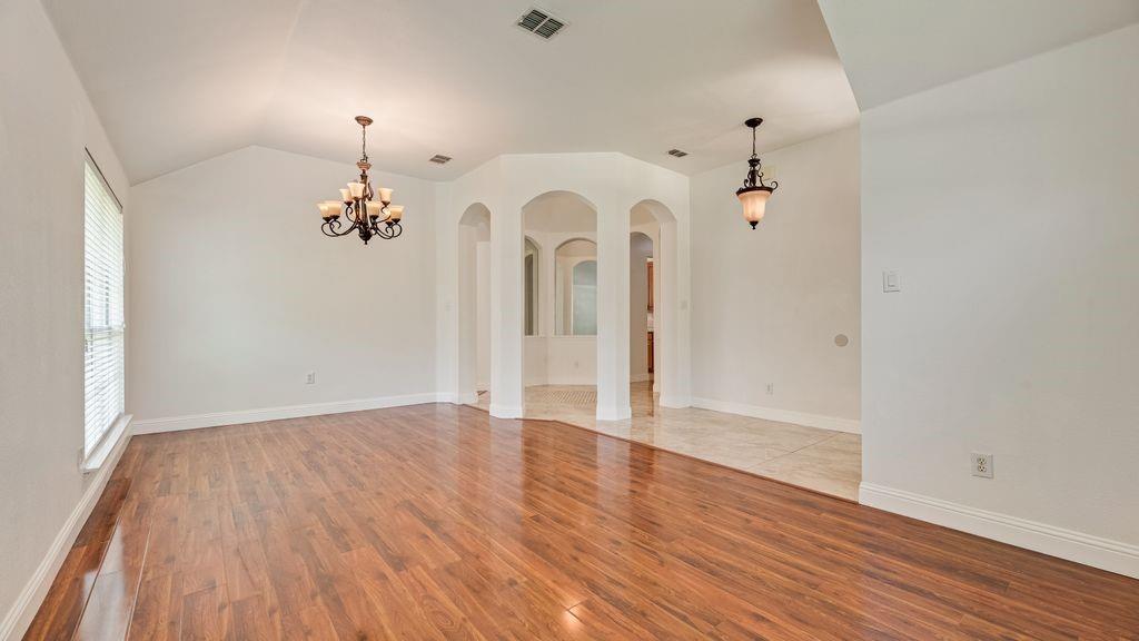 2311 Forest Park Circle Property Photo 5