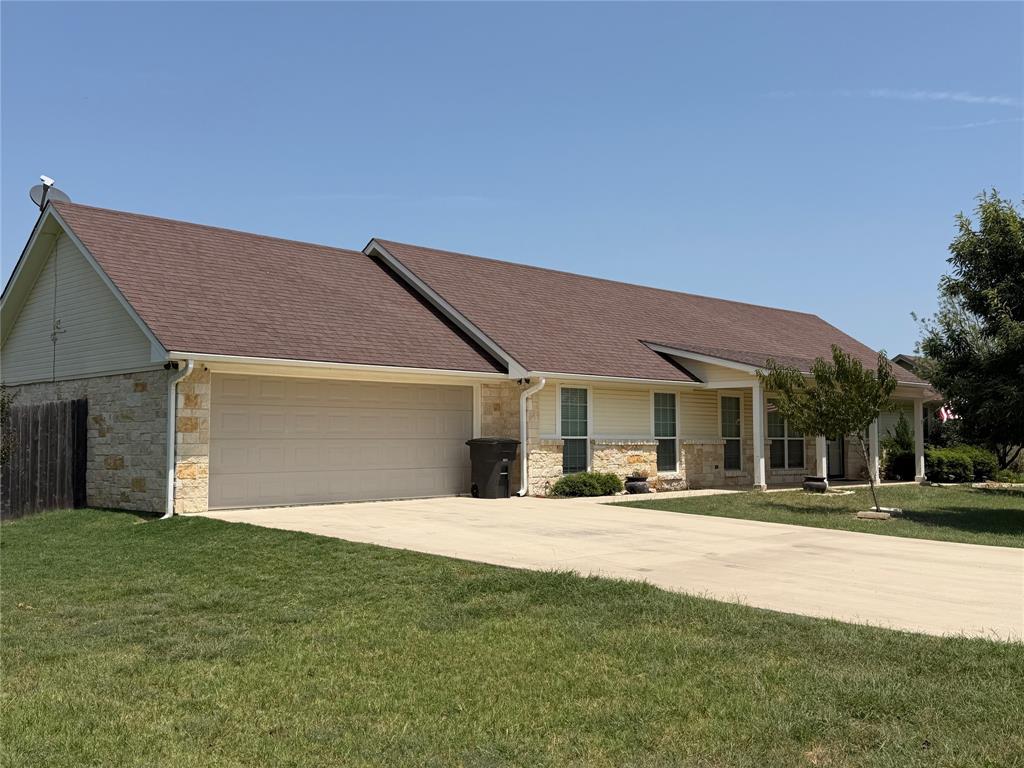 313 E River Oaks Road Property Photo 1