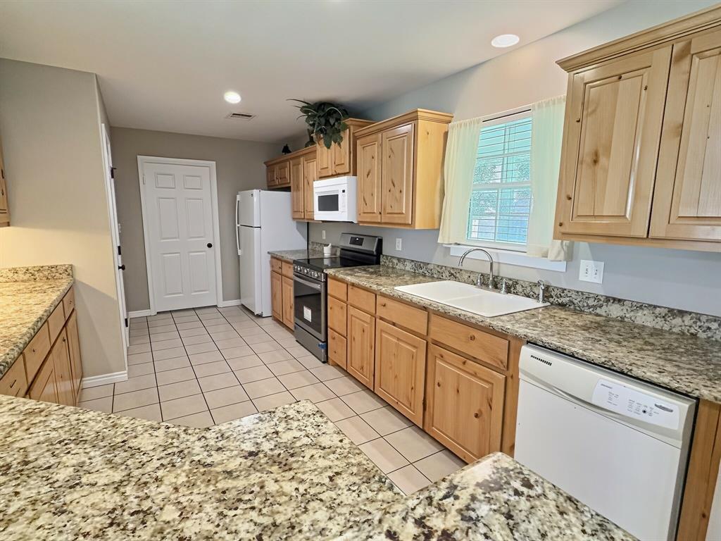 313 E River Oaks Road Property Photo 7