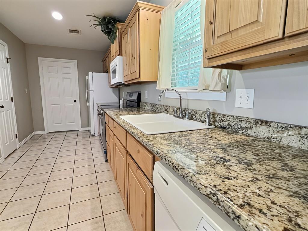 313 E River Oaks Road Property Photo 8