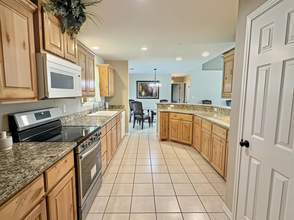 313 E River Oaks Road Property Photo 9