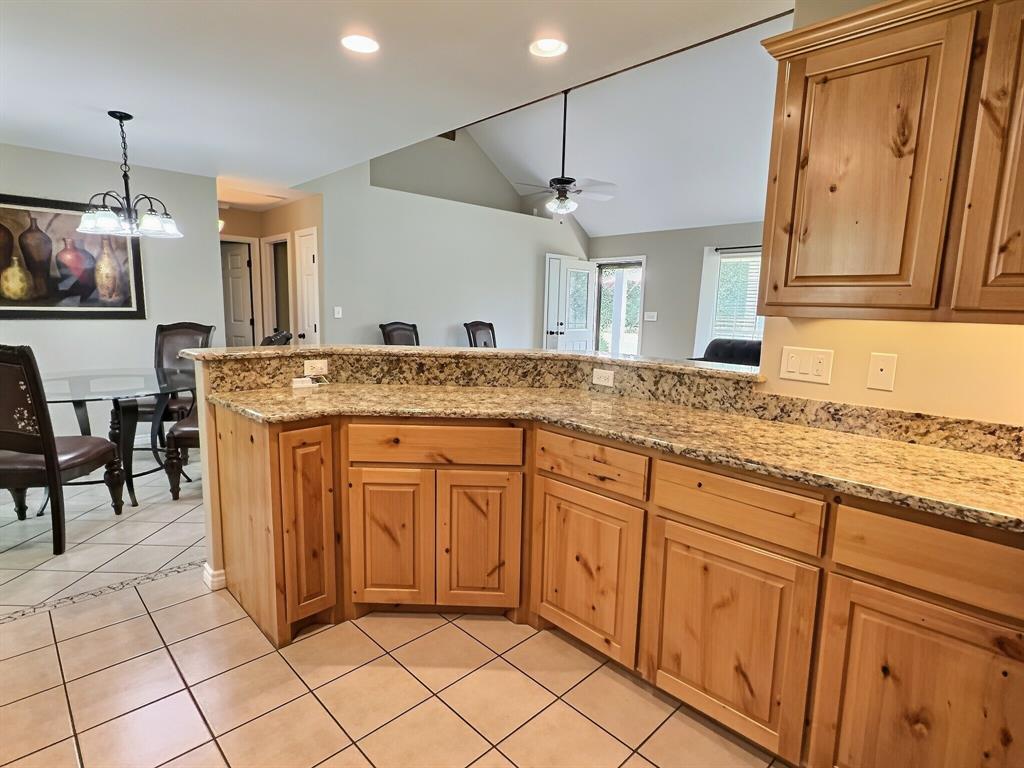 313 E River Oaks Road Property Photo 10