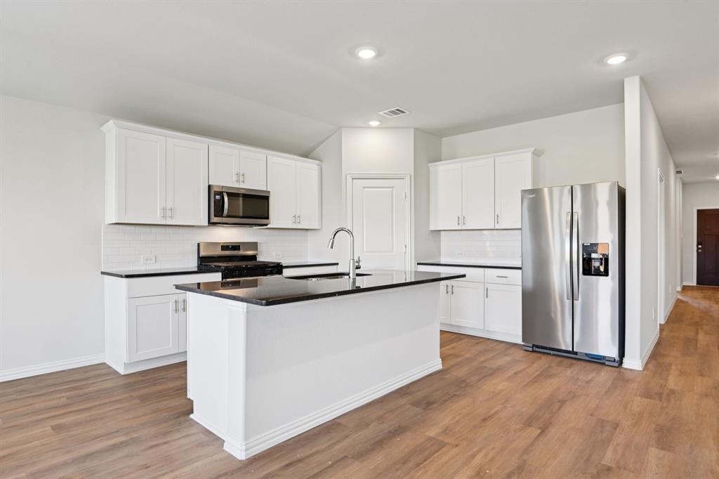 2136 Meadowlands Drive Property Photo 1
