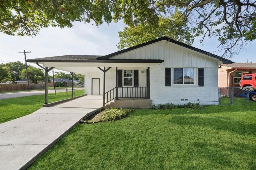 300 E Hazelwood Street Property Photo 1