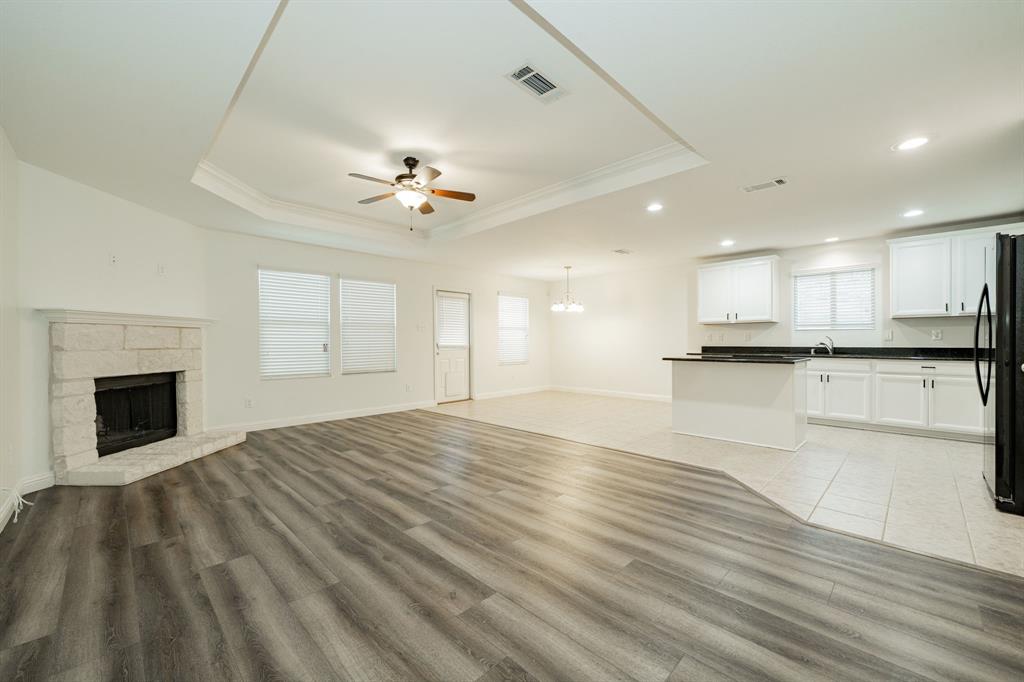 122 Feverbush Drive Property Photo 5