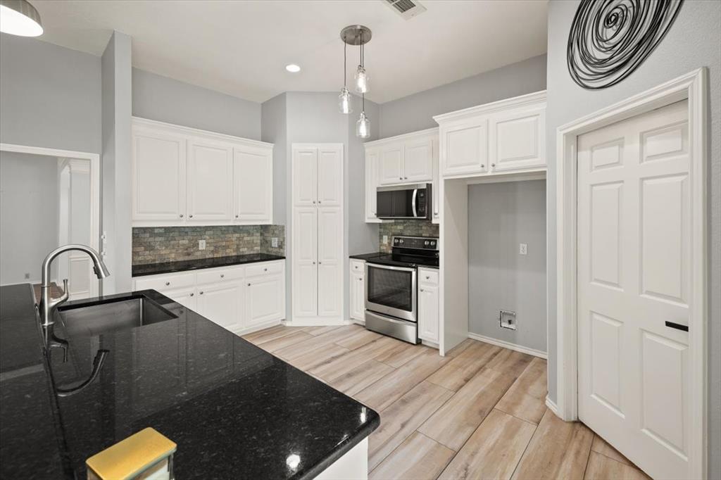 10200 Fieldcrest Drive Property Photo 15