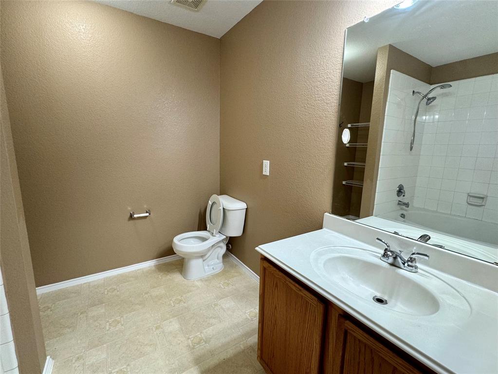1713 Elm Street Property Photo 5