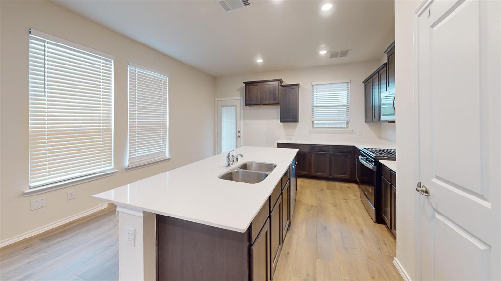 3941 Oak Creek Circle Property Photo 7