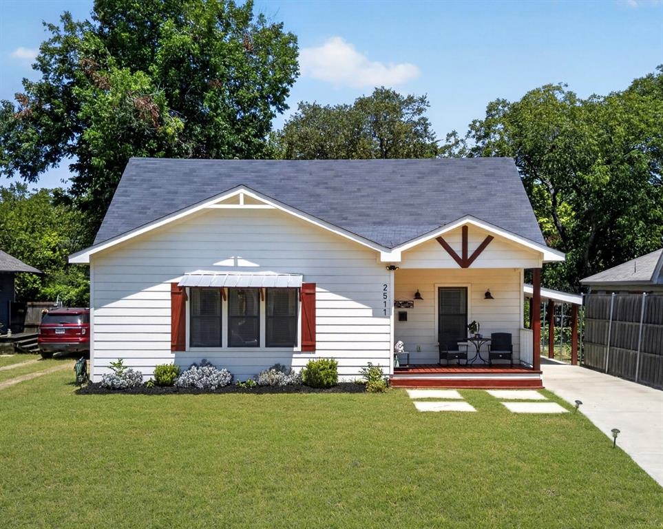2511 Gladstone Drive Property Photo 2