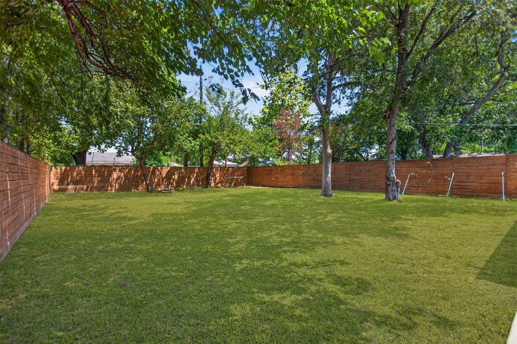 2511 Gladstone Drive Property Photo 3