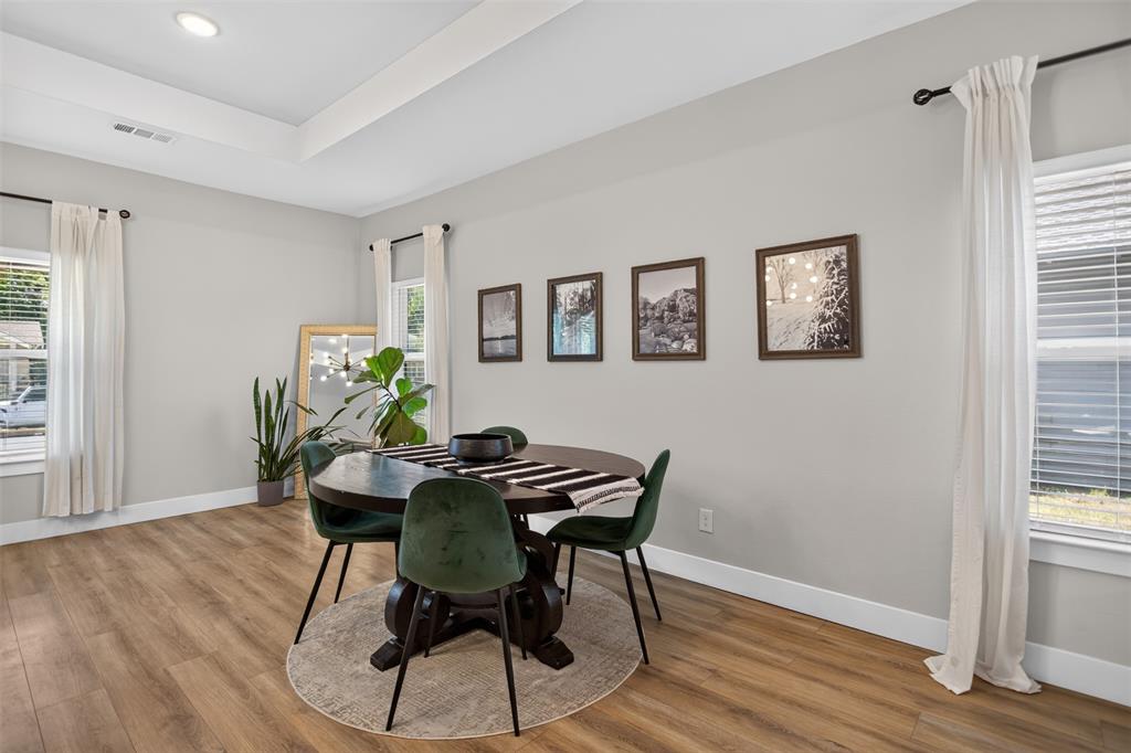 2511 Gladstone Drive Property Photo 15