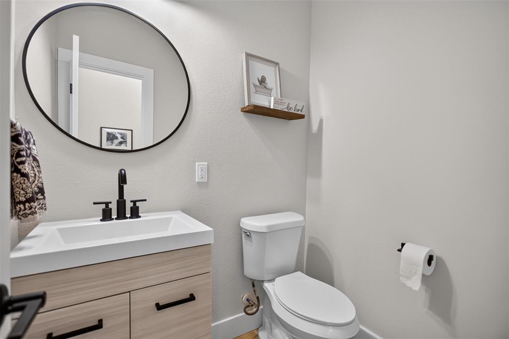 2511 Gladstone Drive Property Photo 16