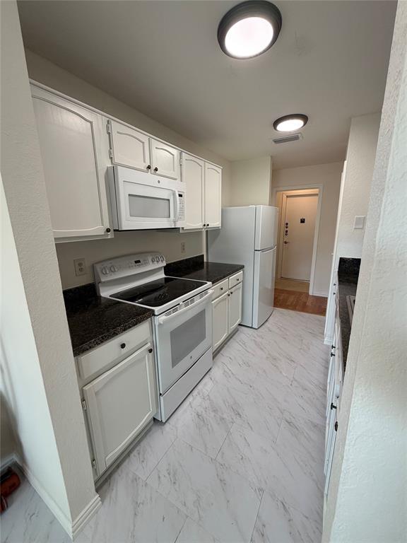 2739 April Hill Lane Property Photo 2