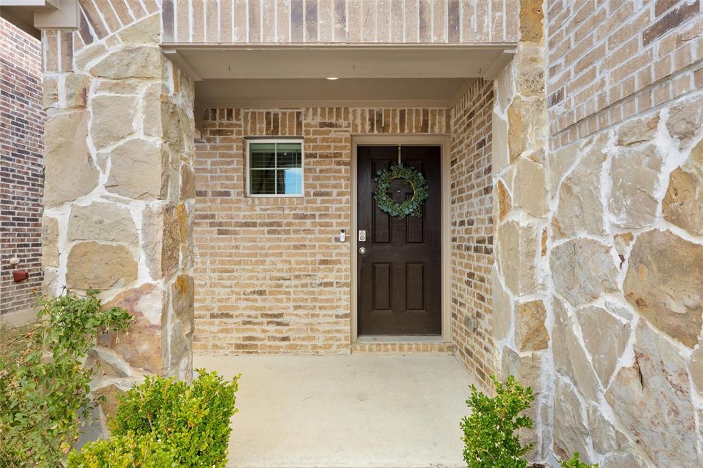 321 Glenwick Lane Property Photo 4