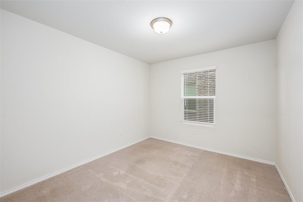 321 Glenwick Lane Property Photo 13