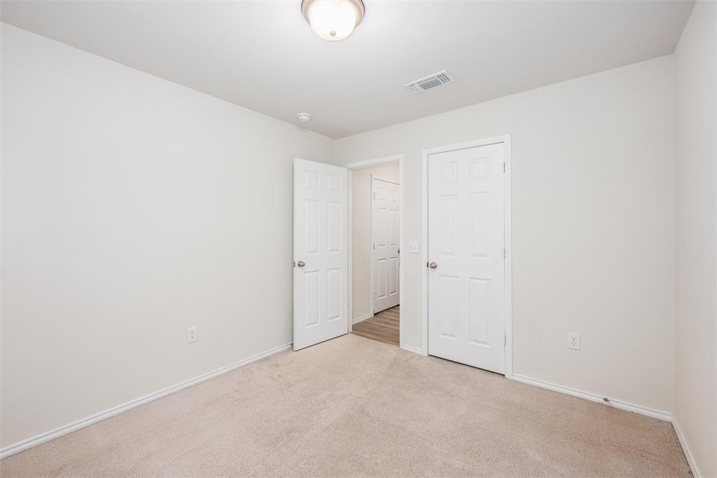 321 Glenwick Lane Property Photo 15