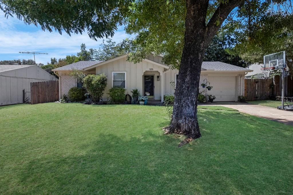 1215 Aransas Drive Property Photo 2