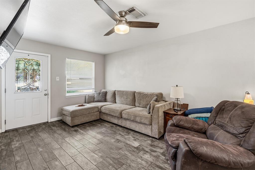 128 Lynn Drive Property Photo 3