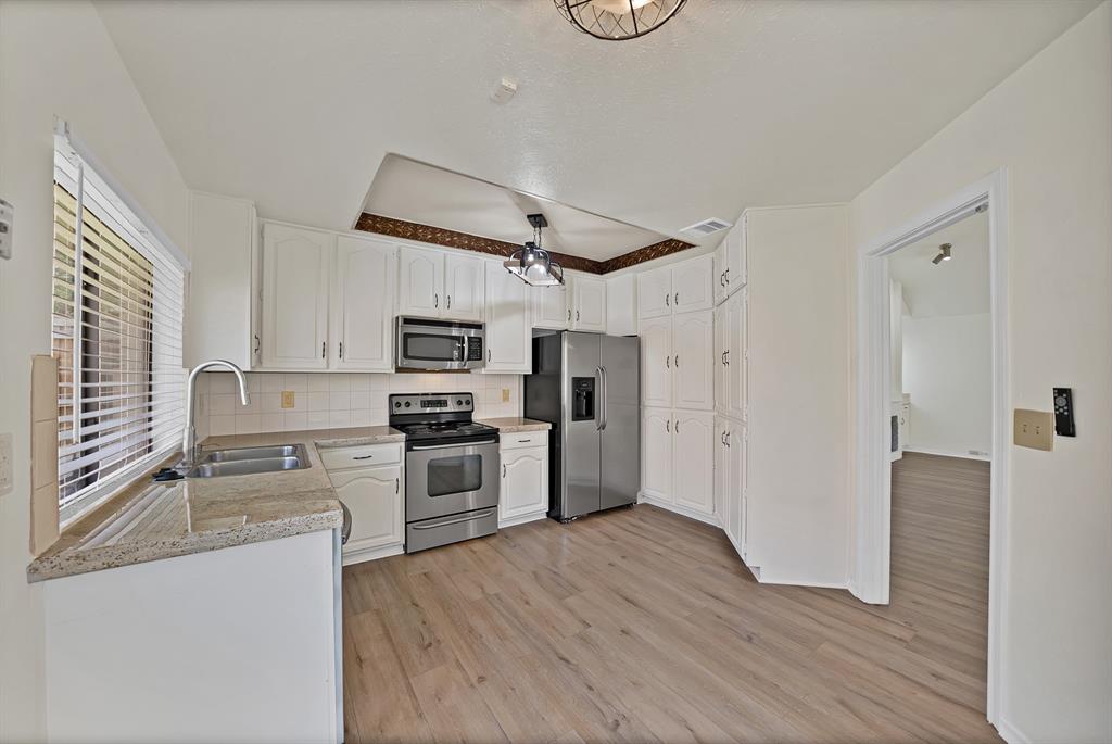 4021 Winter Park Lane Property Photo 9