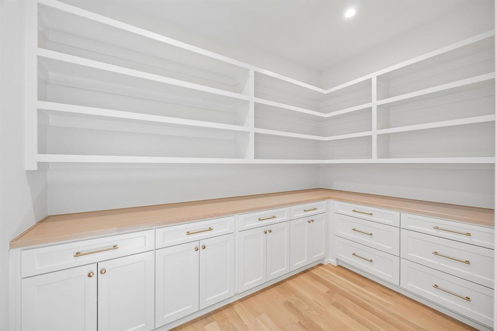 10148 Hedgeway Drive Property Photo 10