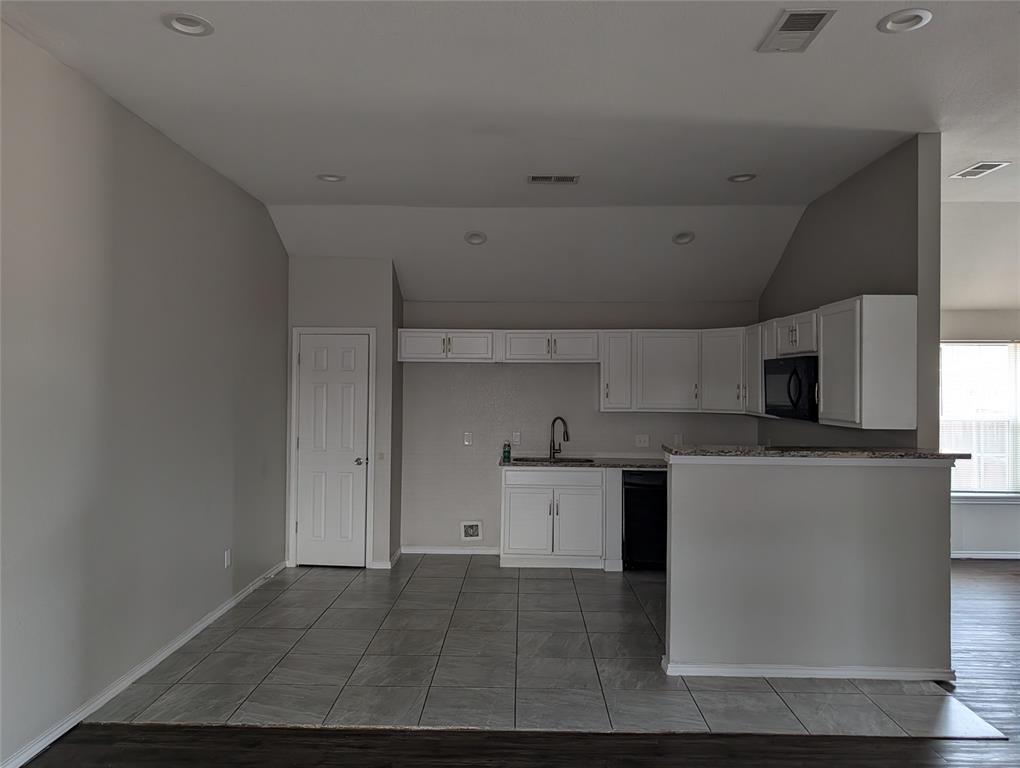 7237 Autumn Run Drive Property Photo 6