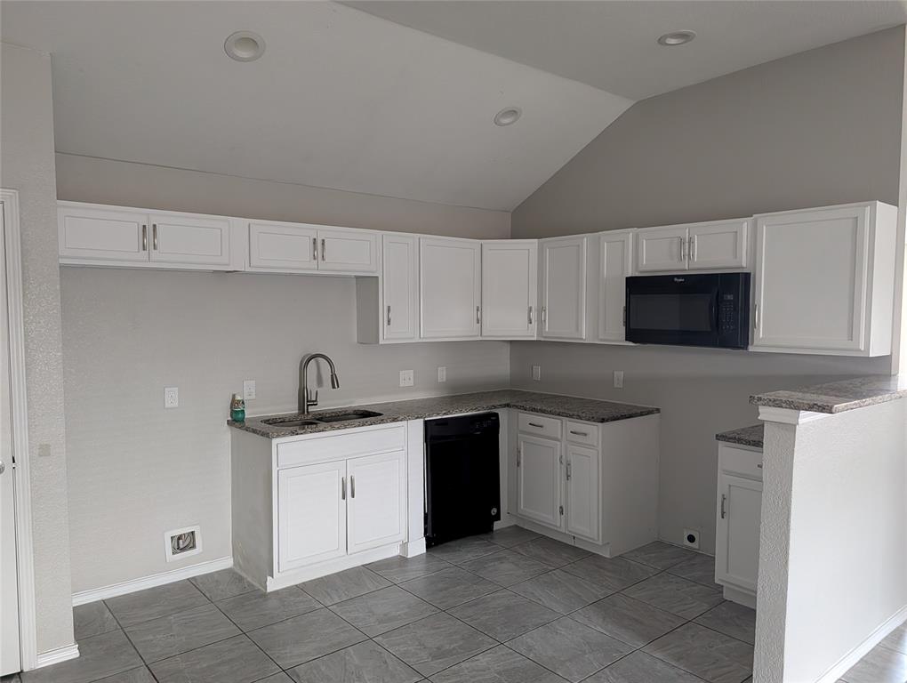 7237 Autumn Run Drive Property Photo 7