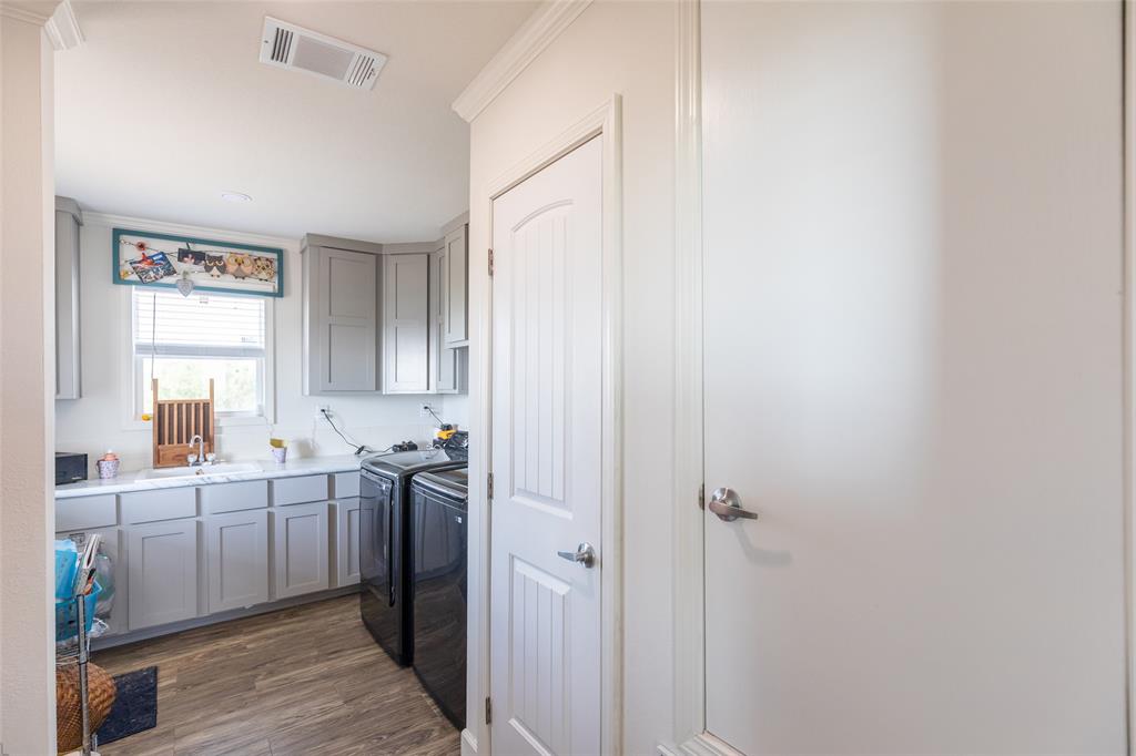 4231 Hayter Road Property Photo 10