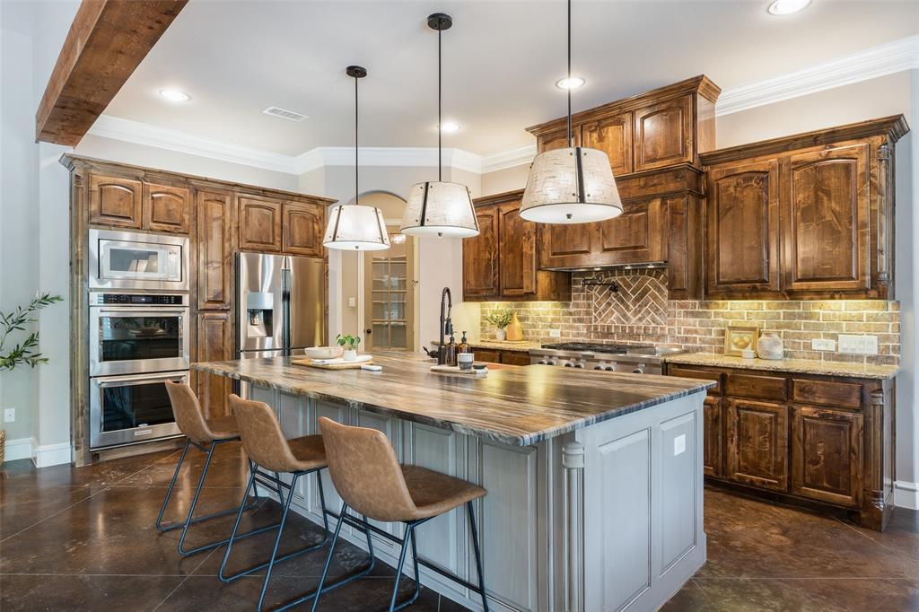 4640 Lake Breeze Drive Property Photo 7