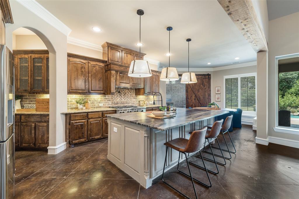 4640 Lake Breeze Drive Property Photo 8