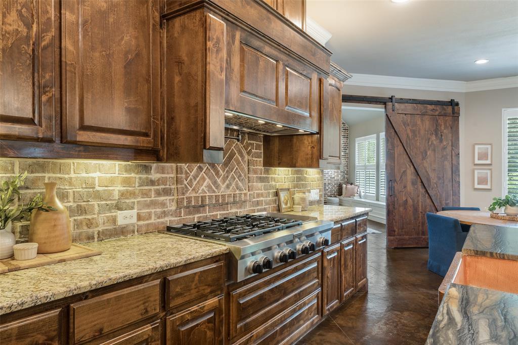 4640 Lake Breeze Drive Property Photo 9